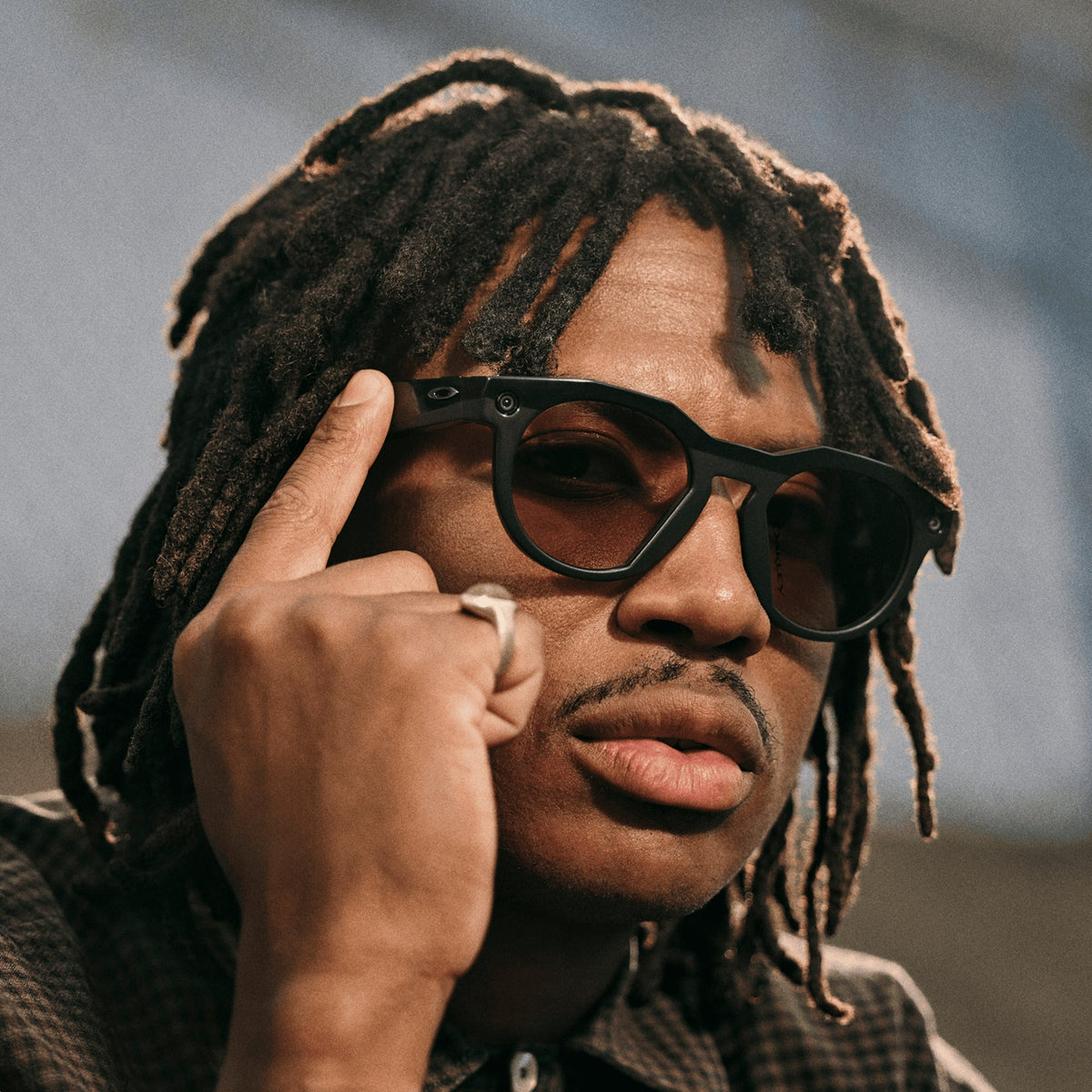 Oakley Meta HSTN Polished Black / Clear to Amethyst Transitions — lifestyle