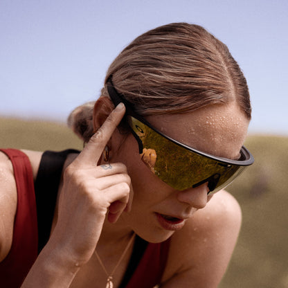 Oakley Meta Vanguard Matte Black / Prizm 24K — lifestyle