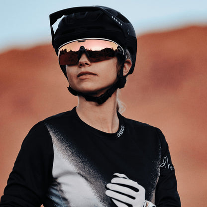 Oakley Meta Vanguard White / Prizm Rose Gold — what is in the box