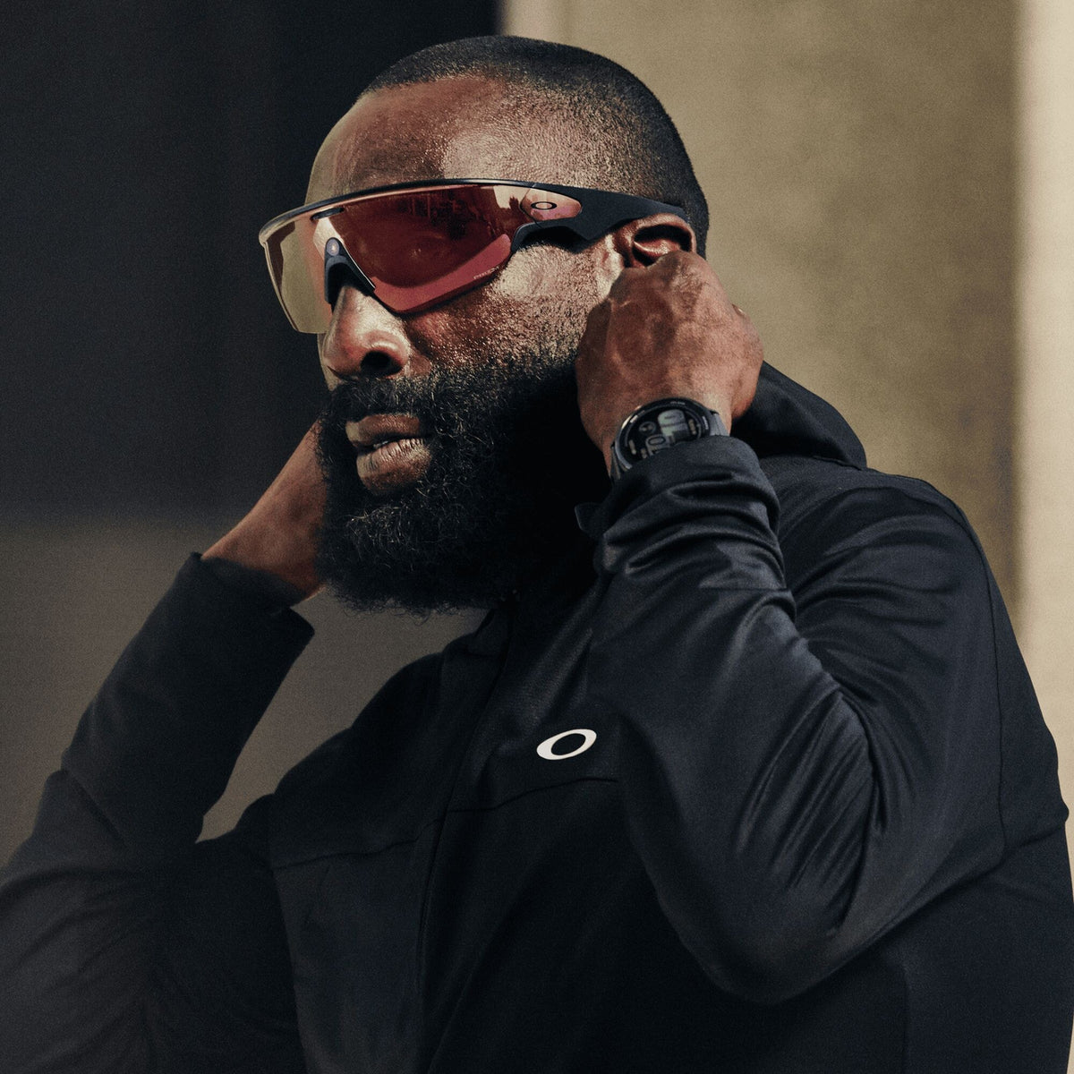 Oakley Meta Vanguard Black / Prizm Transitions Ember — lifestyle