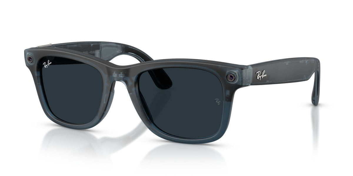 Ray-Ban Meta Wayfarer (Gen 3) Tp. Mt. Ocean Blue / Transitions Grey — three-quarter, lenses activated